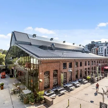 Modern King Bed Fast Wifi Relax